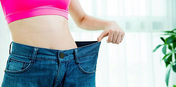 adelgazar bajar peso - mujer con ropa grande